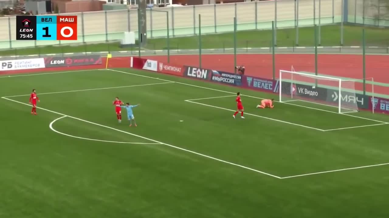 Qapıçı qol vurdu, tribunaya qaçıb anasını qucaqladı