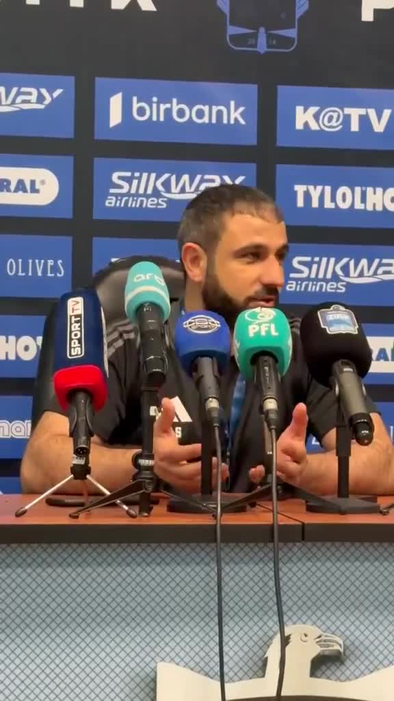 “İmkan olsa, ikisi ilə də oynamarsan”