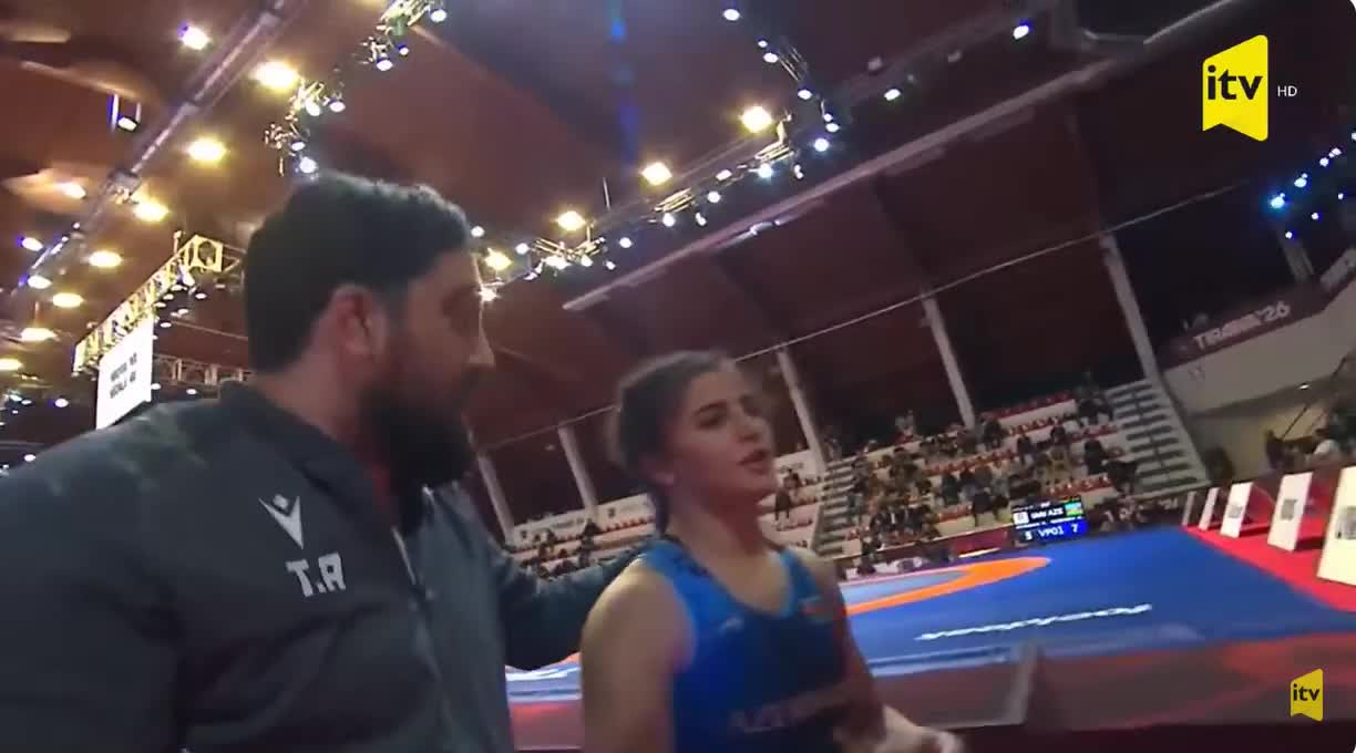 Toğrul Əsgərovla xanım idmançımız arasında maraqlı dialoq