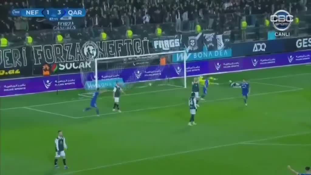 “Qarabağ” “Neftçi”ni darmadağın edir