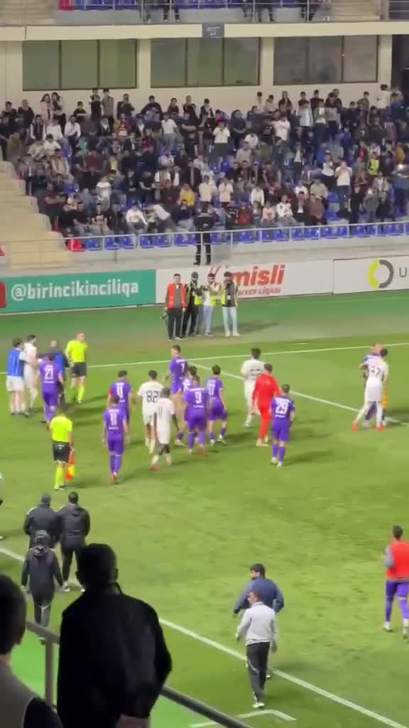 Şeydayev “Sumqayıt”ın futbolçusu ilə dava etdi