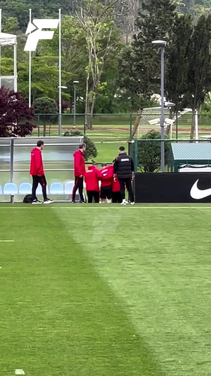 Kerem Aktürkoğlu məşqdə zədələndi, göz yaşlarını saxlaya bilmədi