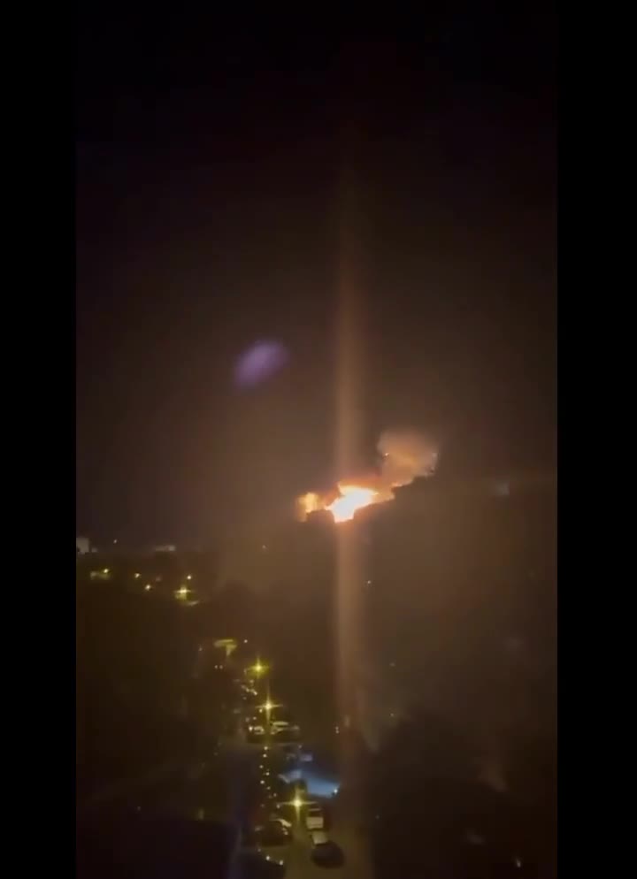 Rumıniyada PUA yaşayış binasına çırpıldı