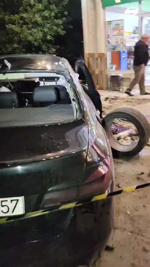 “BMW” idarəetmədən çıxıb aşdı