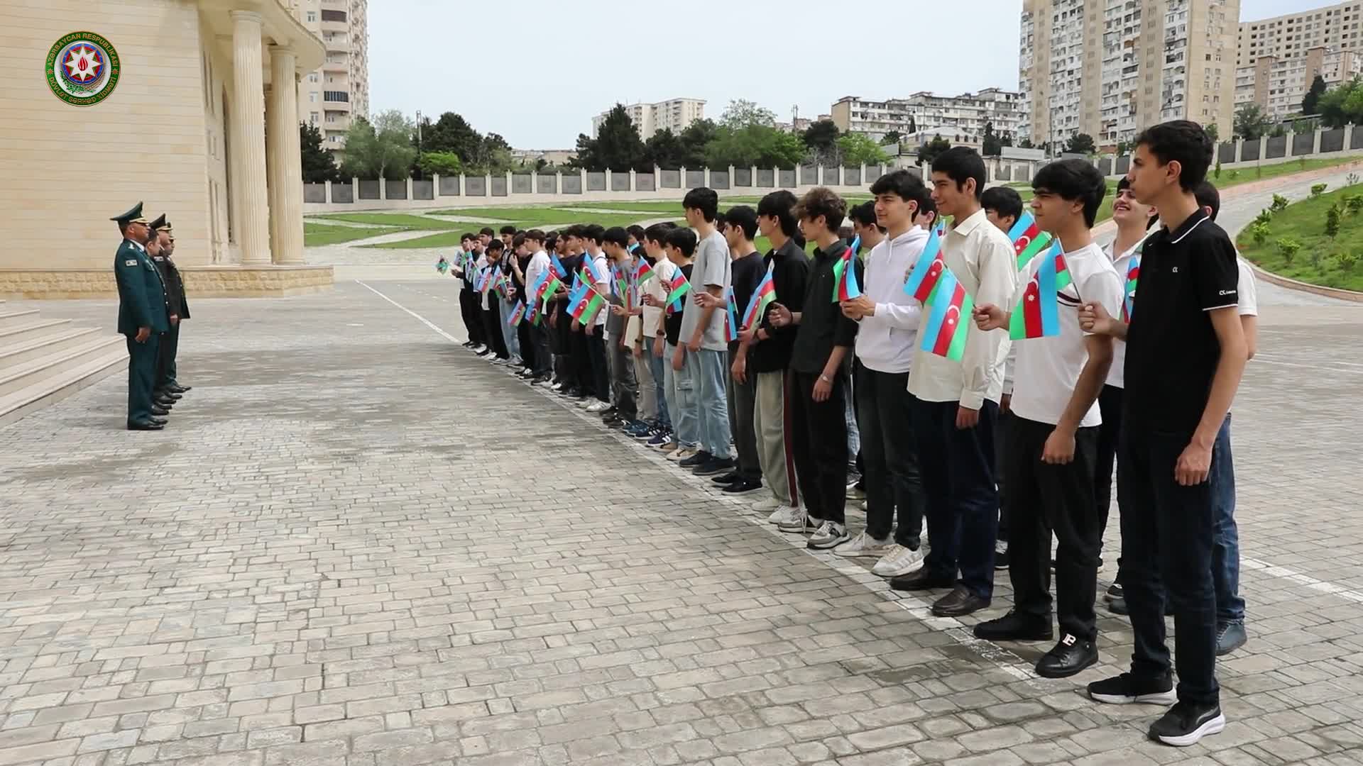 Yuxarı sinif şagirdləri hərbi akademiyada