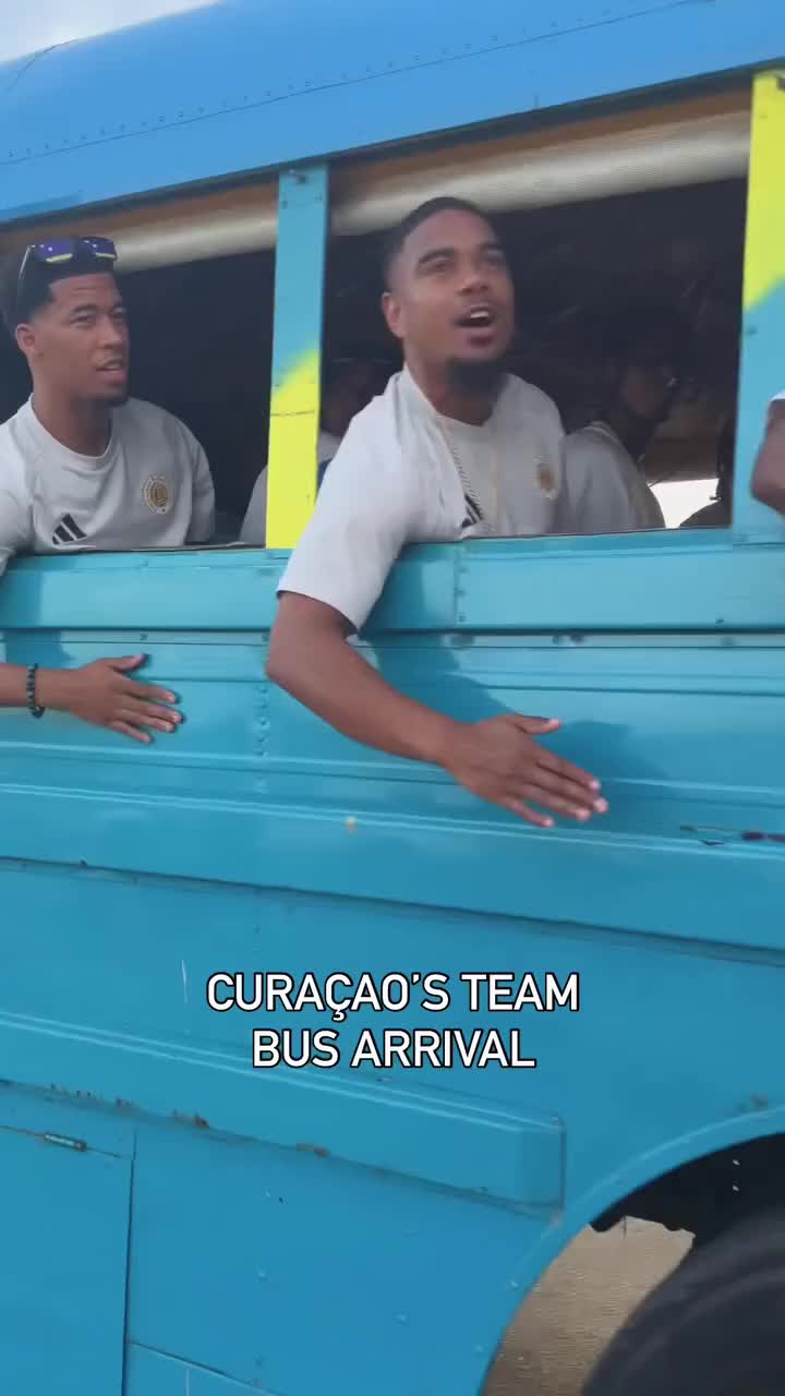 DÇ-yə pəncərəsiz məktəb avtobusu ilə getdilər