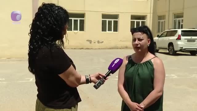 Müəllim çeynədiyi saqqızı şagirdin başına yapışdırdı