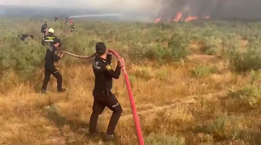 Polis Hacıqabulda yanğın söndürməyə cəlb edildi