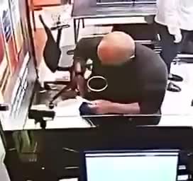 Köçəryan ölkədən çıxarkən saxlanıldı