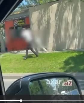 Bakıda qadın küçədə kişini döydü