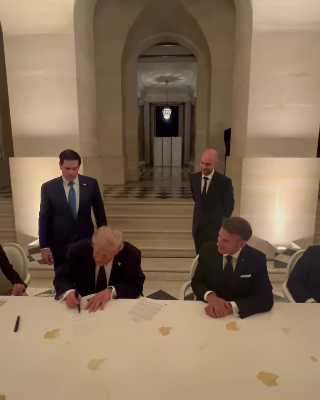 Həmin sənədin imzalandığı anlar