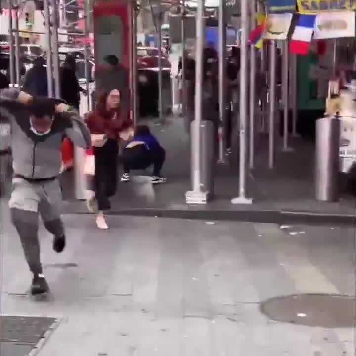 Nyu-Yorkun məşhur meydanında atəş açıldı - 2