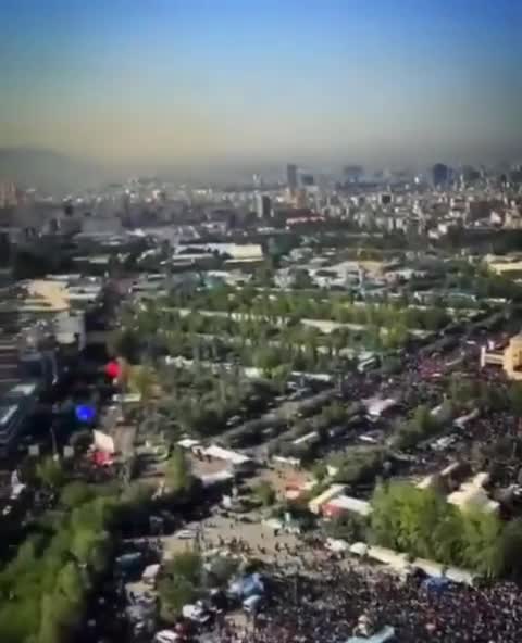 Xalq Xamenei ilə vidalaşır