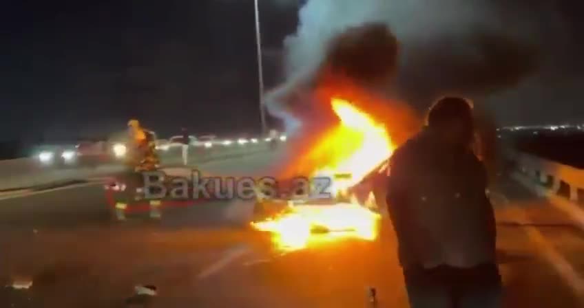 Bakıda maşın belə yandı