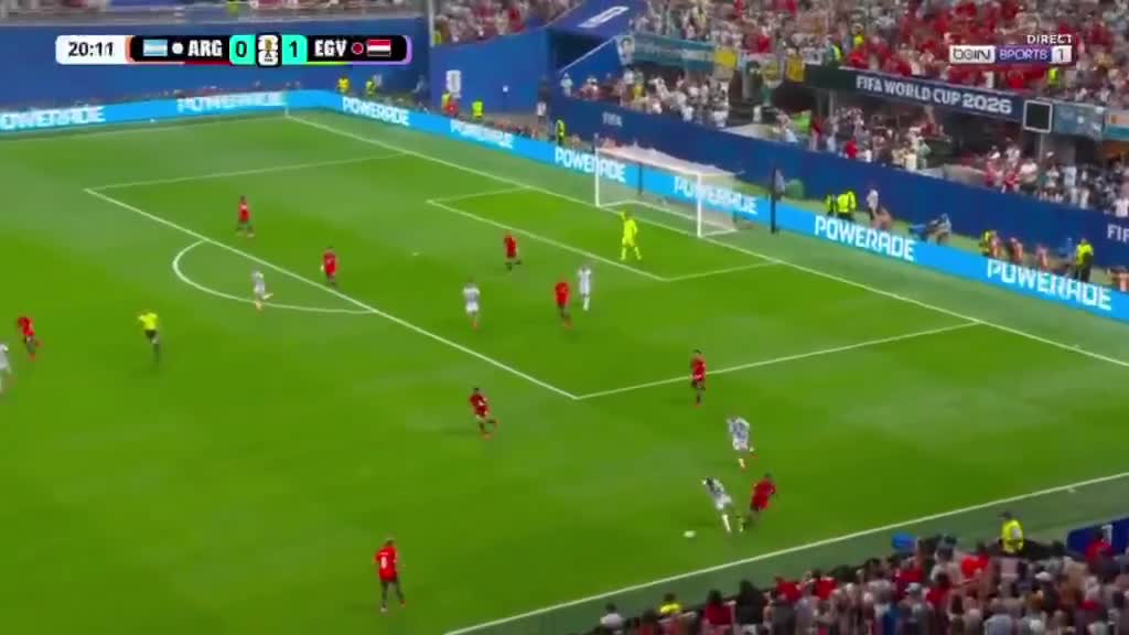Messi penaltini vura bilmədi