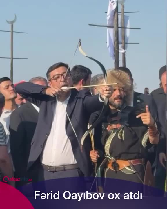 Nazir festivalda ox atdı