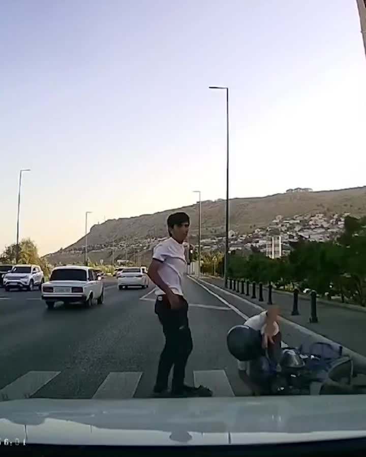 Bibiheybətdə avtomobil motosikleti vurdu