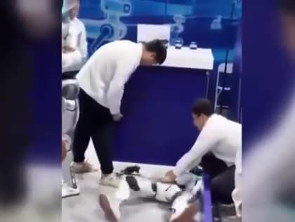 Hamı onu görməyə gəlmişdi, özündən getdi