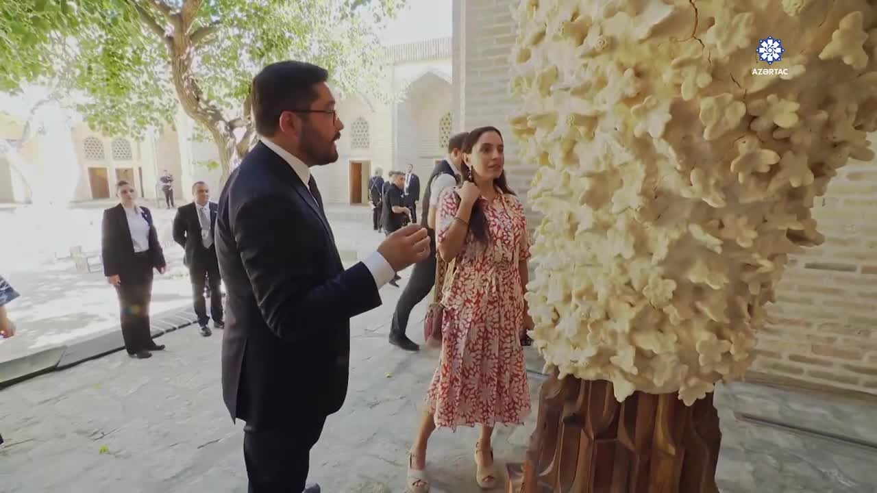 Leyla Əliyeva ilk Buxara Biennalesinin əsərləri ilə tanış oldu