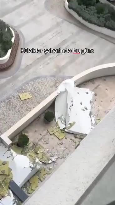 Bayılda binanın fasadı qopdu