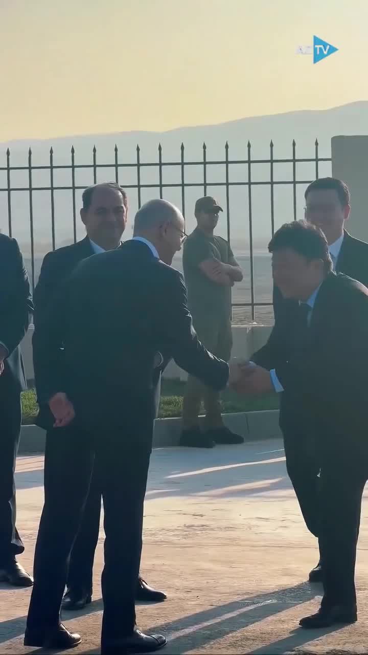 Prezident açılışdan sonra sükan arxasına keçdi