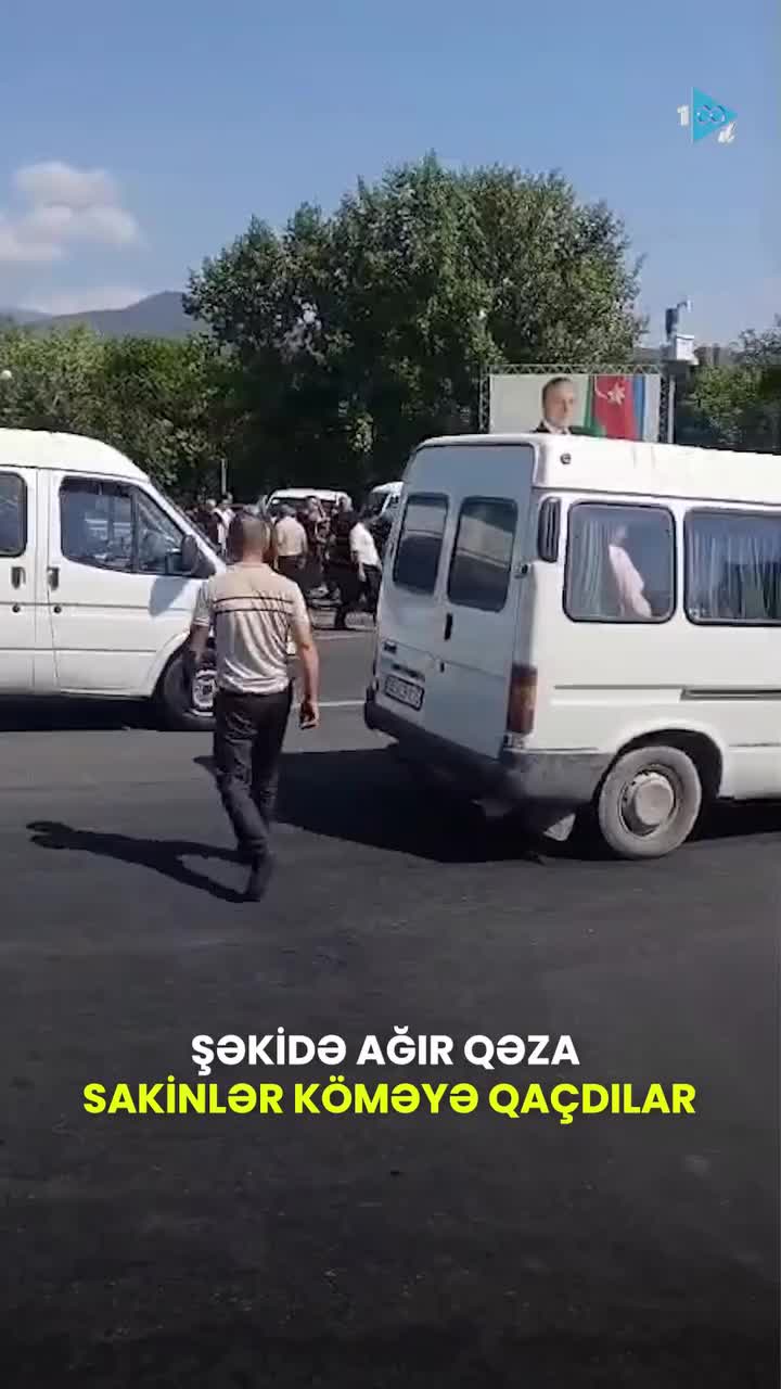 Şəkidə marşrut avtobusu aşdı