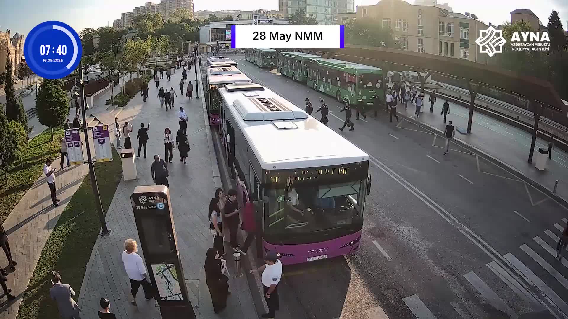 Avtobusu gözləyərkən maşın yolunda dayananlara müraciət