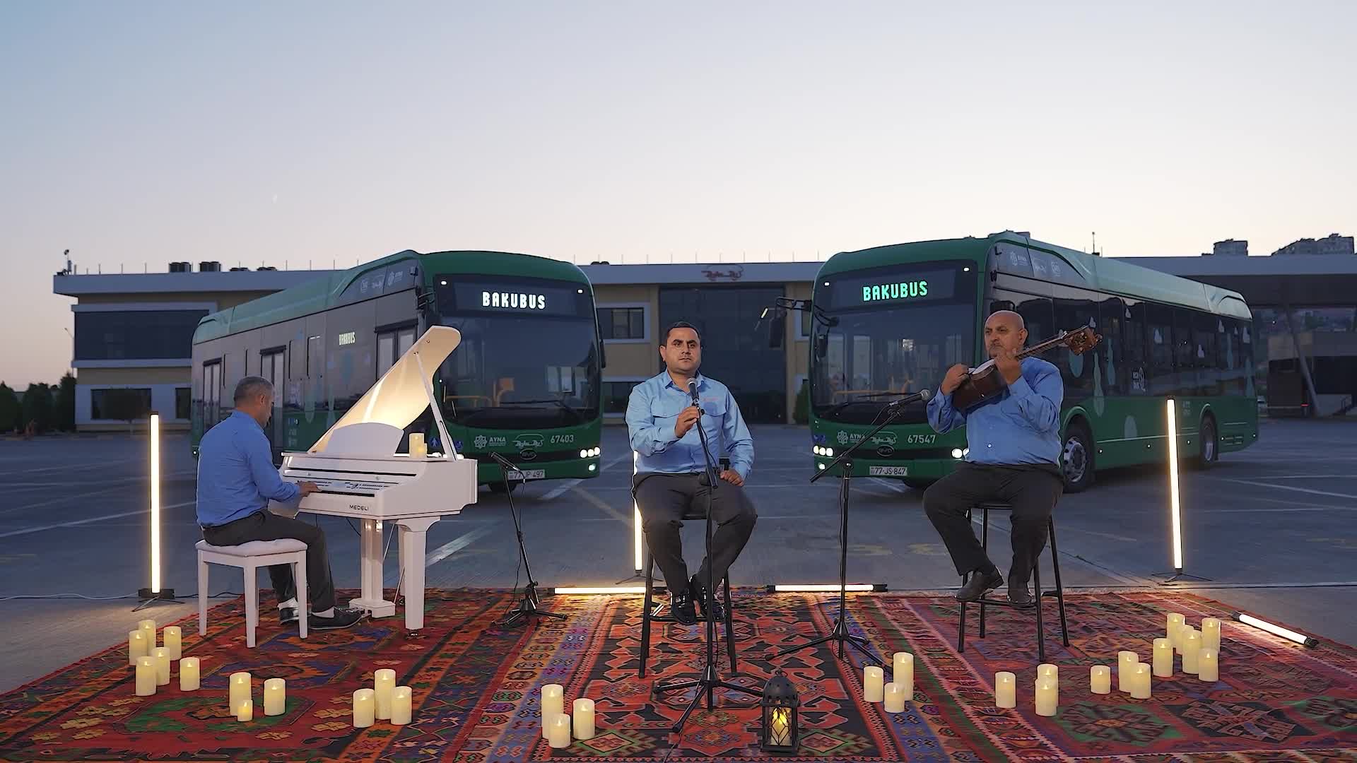 Avtobus sürücüləri “Vəfadarım mənim”i oxudu