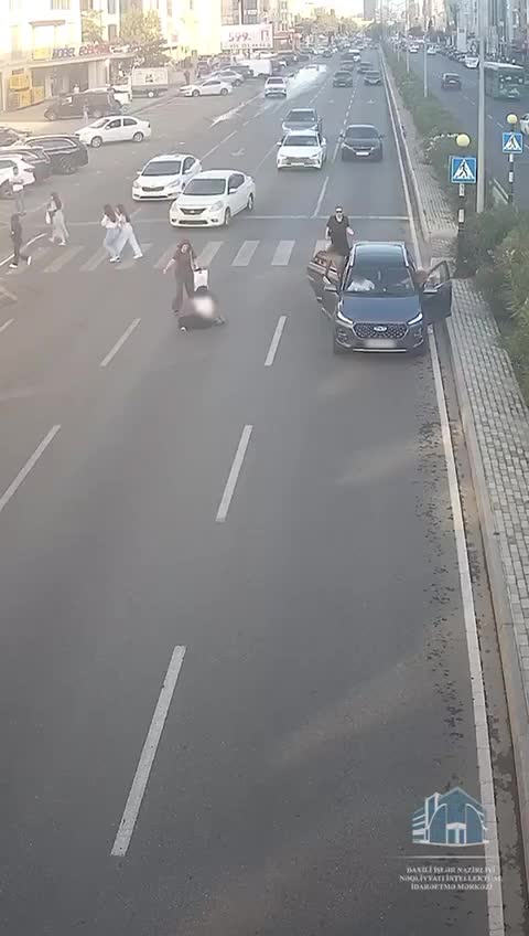  Piyada keçidində gənc qızı vurdu