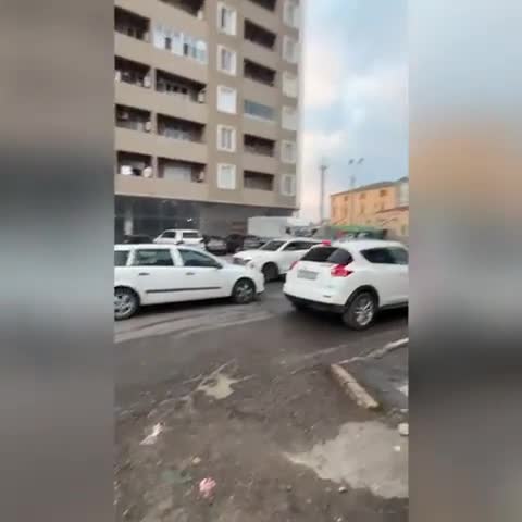 "Burada insanlar kanalizasiya sularının üstündən keçirlər”