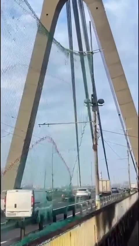 Kiyevdəki körpüləri hücumlardan belə qoruyurlar