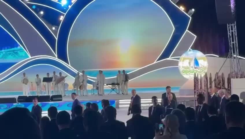 İlham Əliyev Türkmənbaşıda konsert proqramında