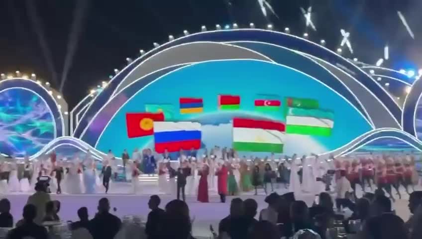 İlham Əliyev Türkmənbaşıda konsert proqramında