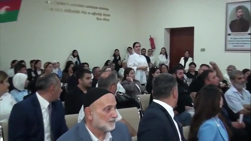 Adil Vəliyev Maştağada şagird və valideynlərlə görüşdü