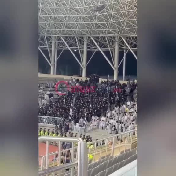 Tribunada diqqətçəkən mənzərə