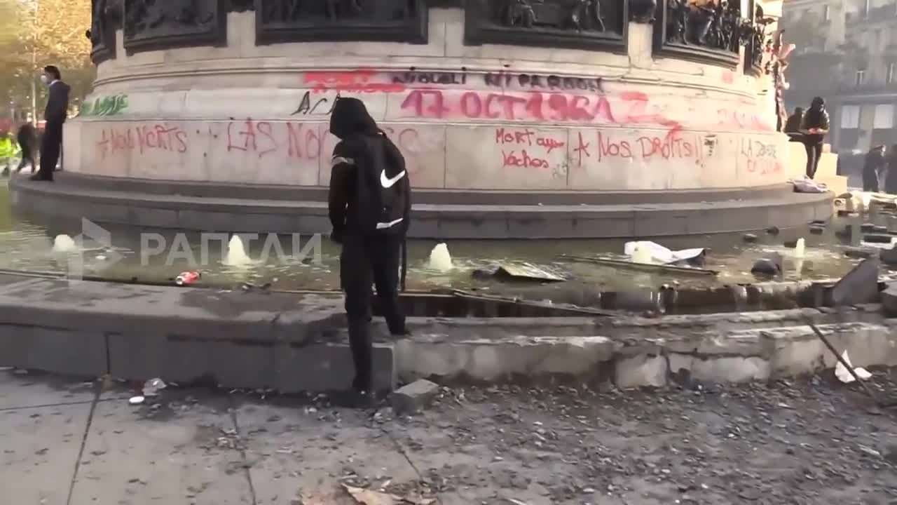 Mağazalar və bankomatlar darmadağın edildi