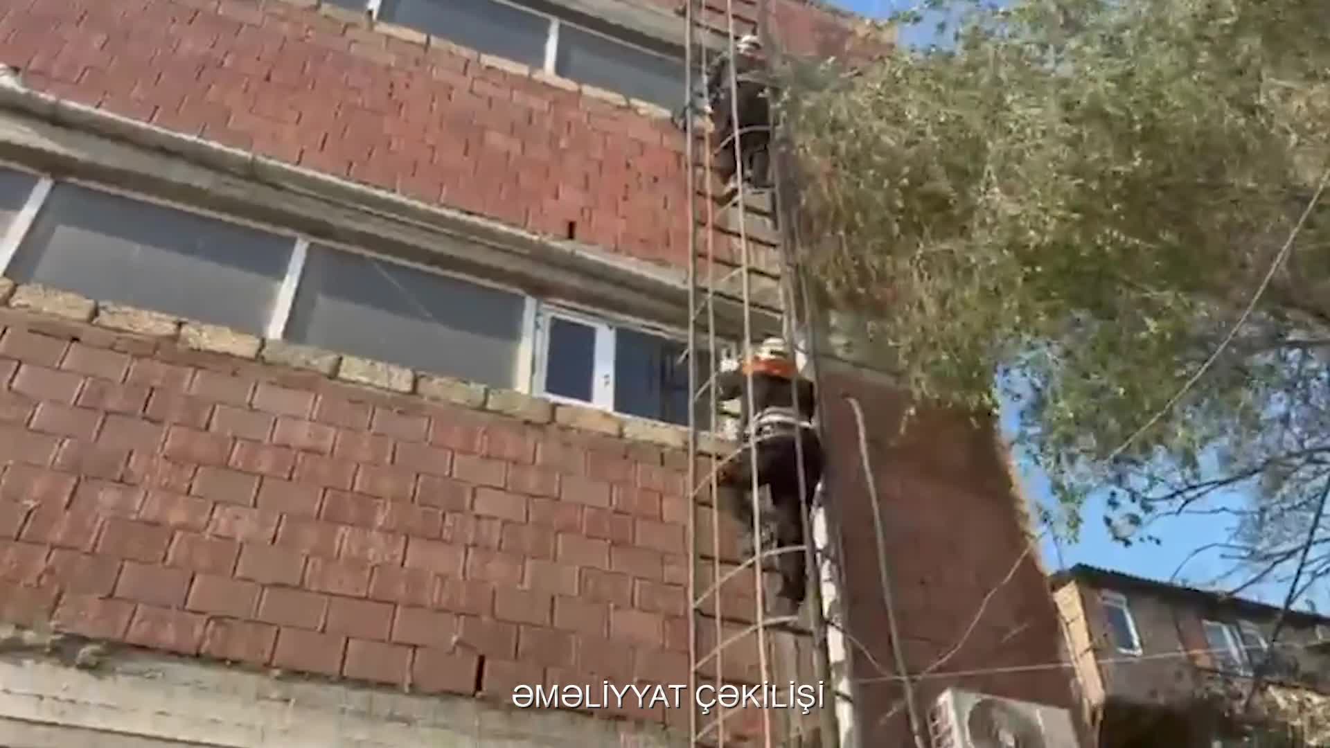 Damda iş görəndə xəsarət alıb çətin vəziyyətlə üzləşdi