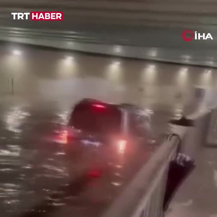 İstanbulda leysanın fəsadları