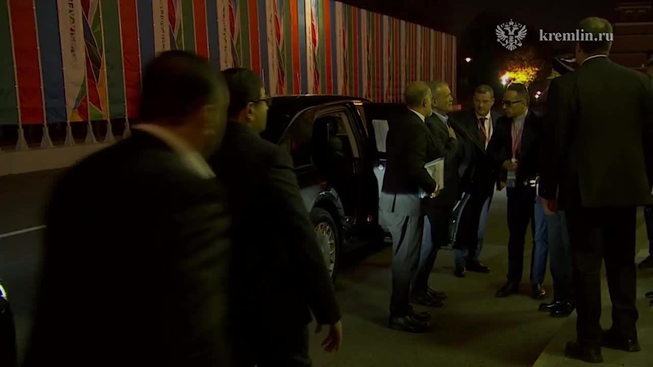 Putin Pezeşkianla görüşdü