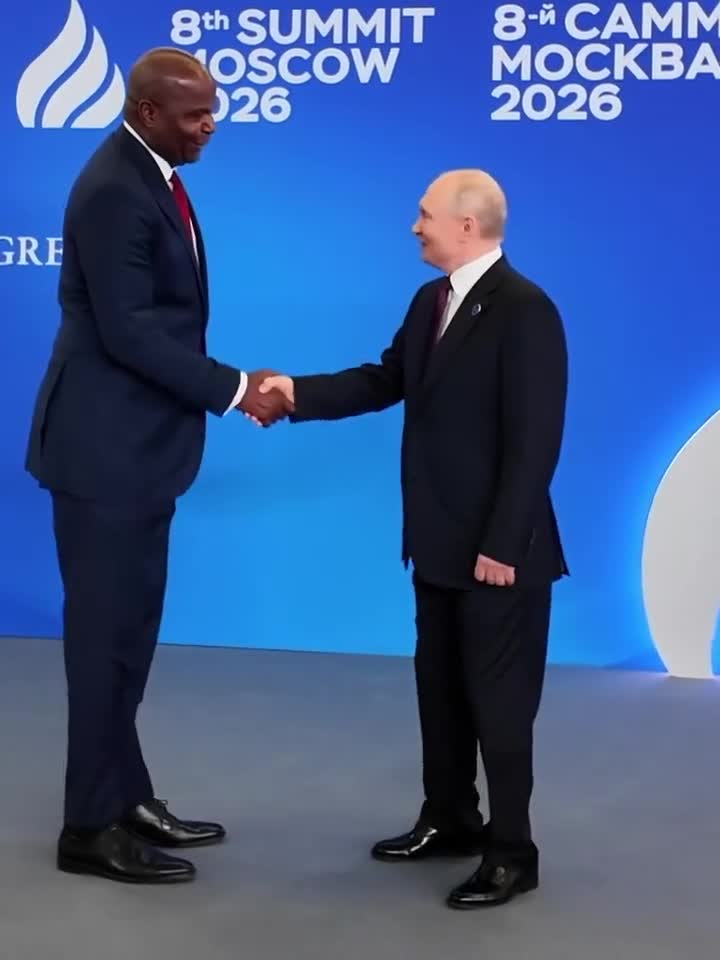 Aralarındakı boy fərqi diqqət çəkdi