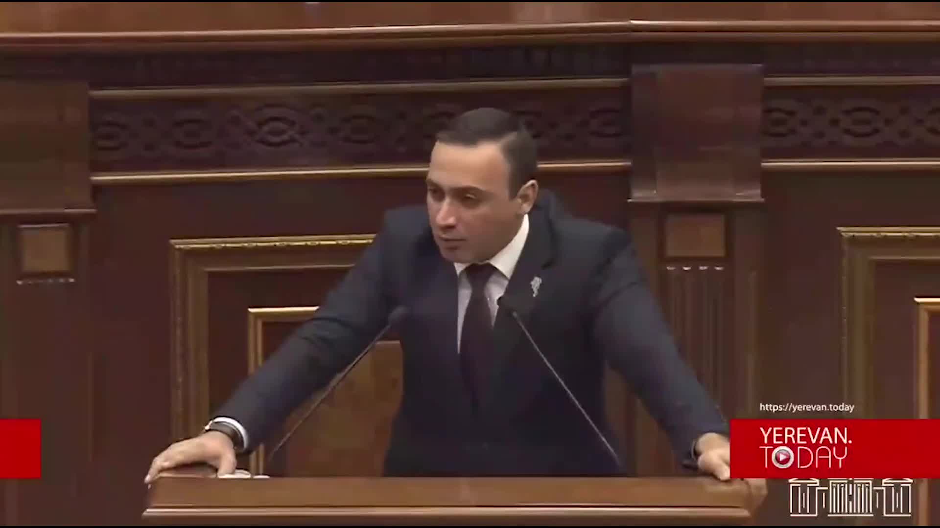 Ermənistanda deputatlar yenə dalaşdı