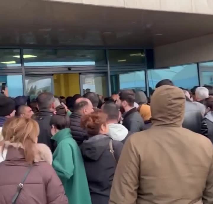 “Yeni Klinika”da növbə qalmaqalı – xəstələr TikTok-da 