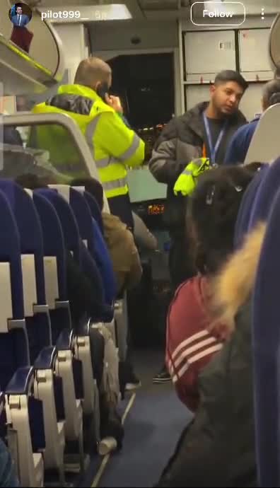 Təyyarə geri döndü havada