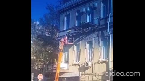 Paytaxtın göbəyində binanın başında nə quraşdırırlar?