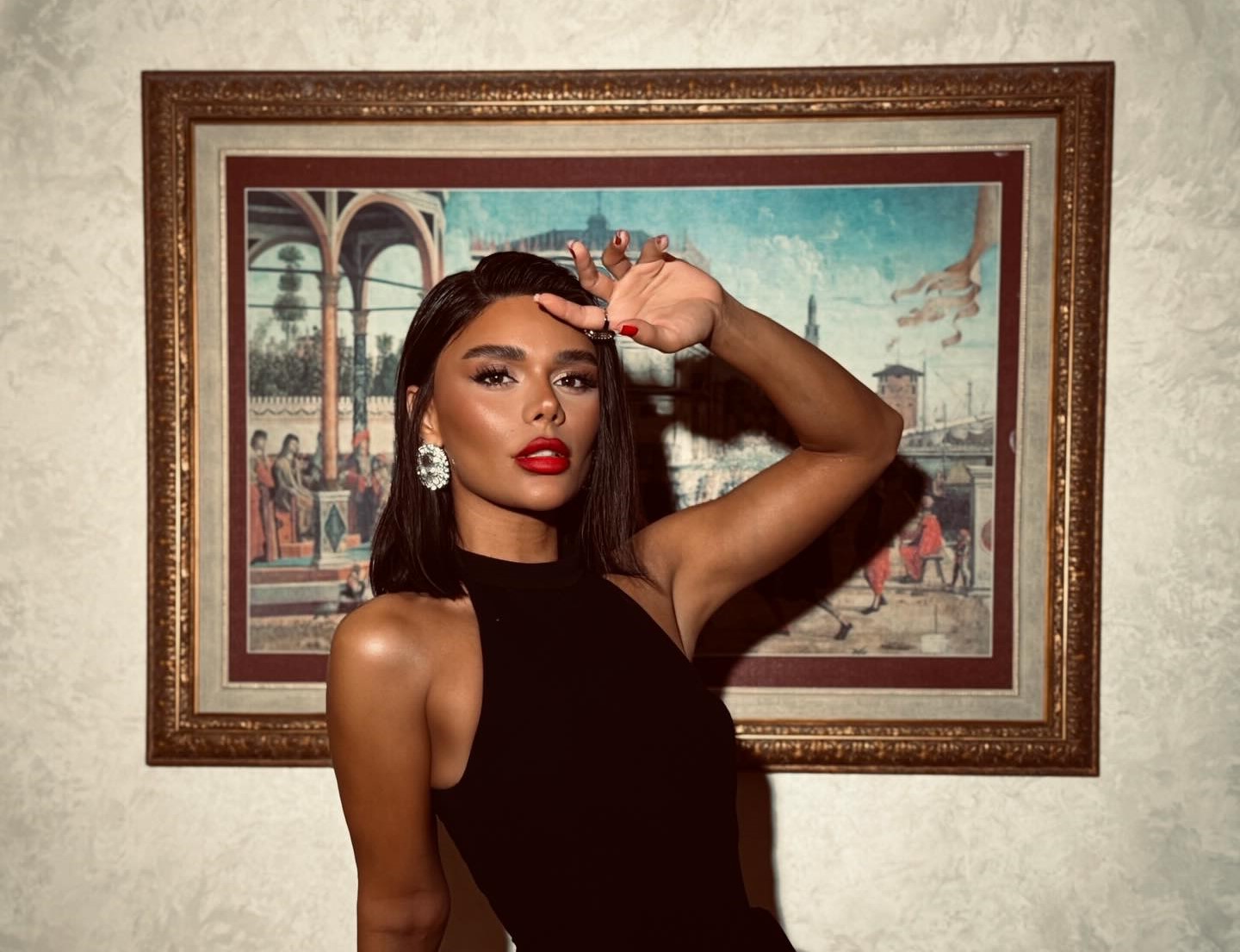 Aysun İsamyılova od püskürdü