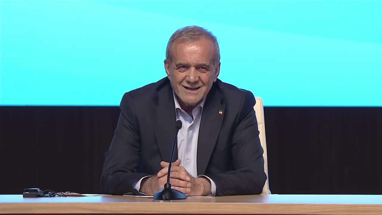 Pezeşkian İlham Əliyevlə görüşdə Şəhriyardan şeir oxudu