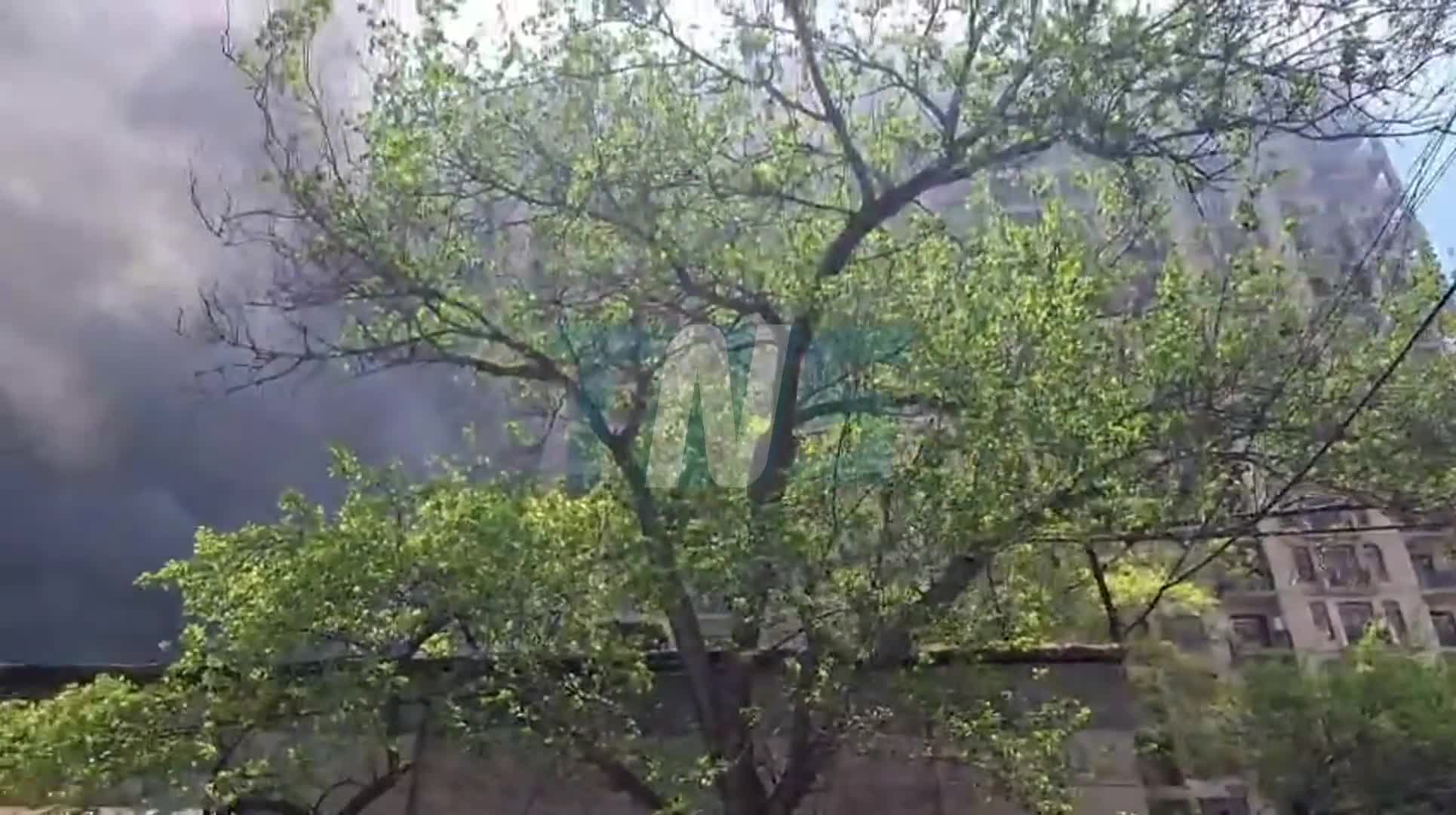 Bakının mərkəzində anbar yanır, yolda məhdudiyyət qoyuldu