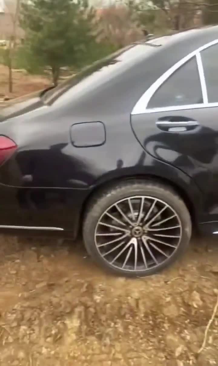 Lüks avtomobili sahibi ilə birlikdə məzarda basdırdılar