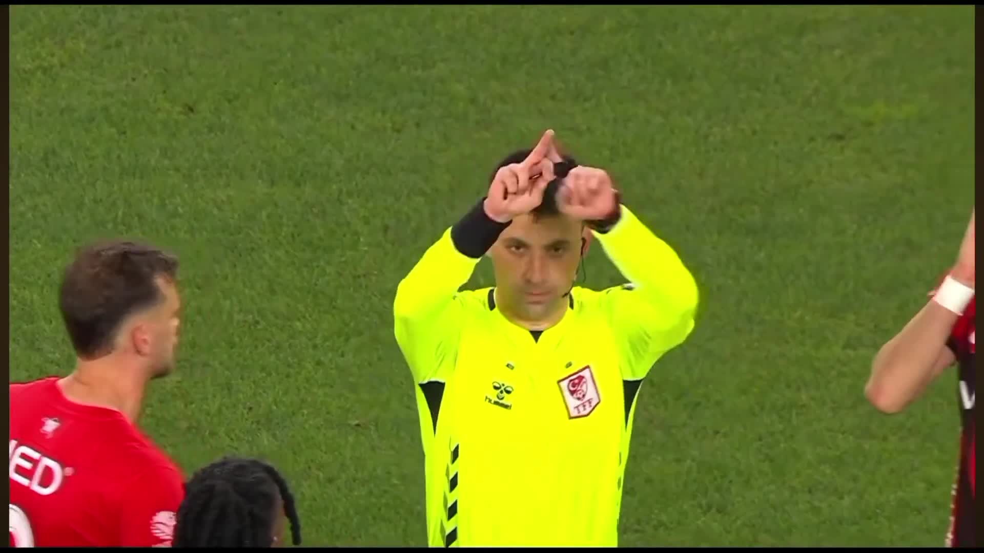 Türk hakim yeni futbol termini yaratdı