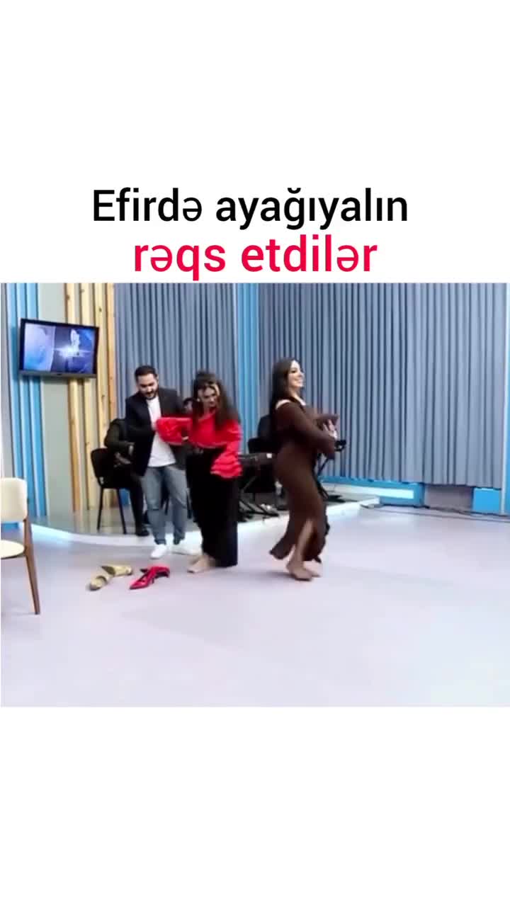 Efirdə ayaqyalın rəqs etdilər